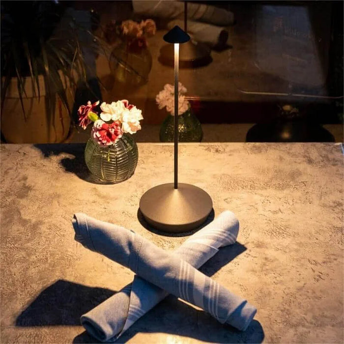 DartGlow I LED Minimalistische Drahtlose Tischlampe