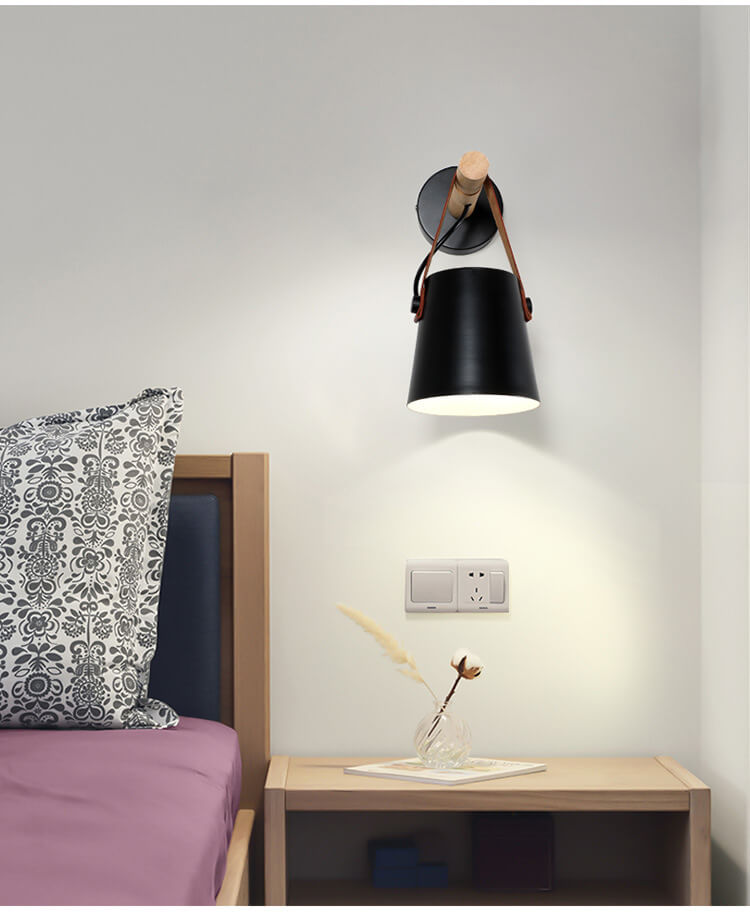 TimberLite – Wandleuchte mit Holzarm