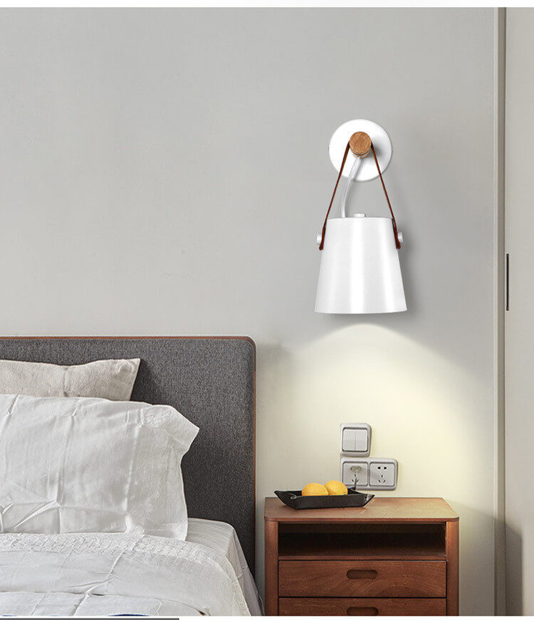 TimberLite – Wandleuchte mit Holzarm