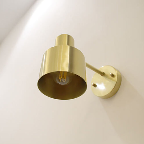 AuraGold – Minimalistische Goldene Wandleuchte