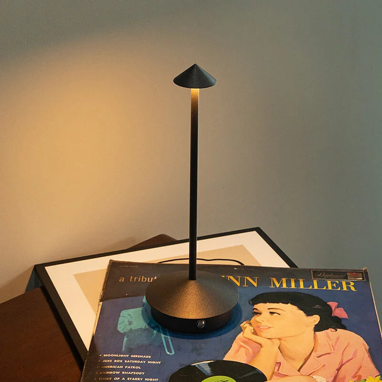 DartGlow I LED Minimalistische Drahtlose Tischlampe