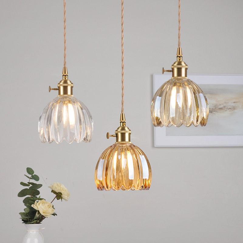 Retro Pendelleuchte mit Glasblumen und warmweißem LED-Licht