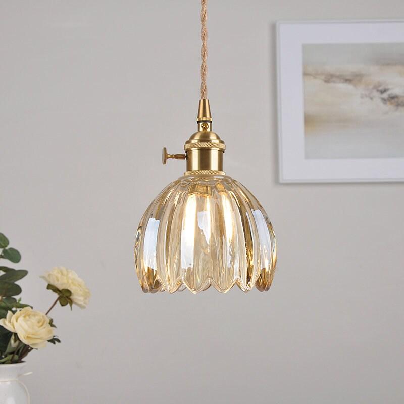 Retro Pendelleuchte mit Glasblumen und warmweißem LED-Licht