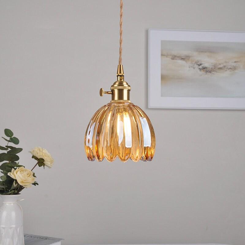 Retro Pendelleuchte mit Glasblumen und warmweißem LED-Licht