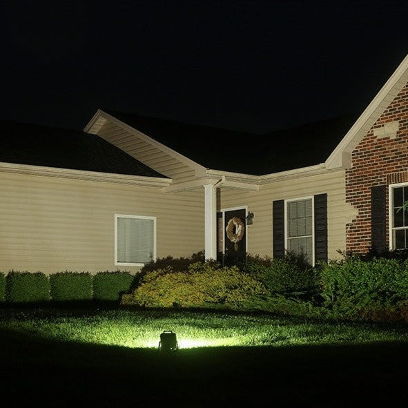 SolaRay LED Solarstrahler modern – extra hell für Einfahrt