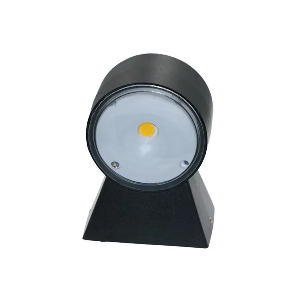 AquaLux – Stilvolle und Wasserfeste Gartenlampe aus Aluminium