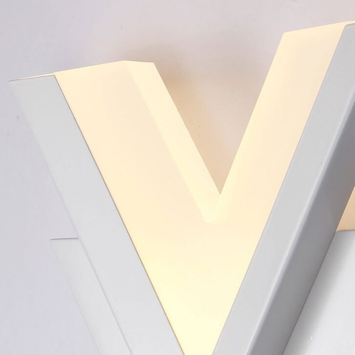 V-Lume - Moderne V-förmige LED-Wandleuchte