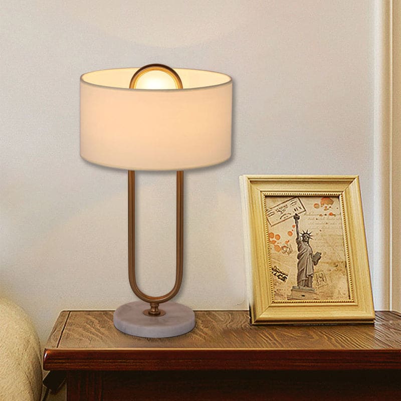 AnnaLicht – Weiße Trommel-Nachtlampe mit ovalem Standfuß Schlafzimmer