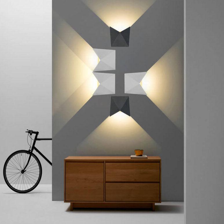 Origami LED-Wandleuchte - Modernes schwarz-weißes Origami-Design für Wohnzimmer oder Flur