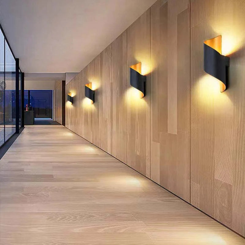 VernoSpiral LED-Wandleuchte – Spiraldesign aus Metall in Schwarz & Weiß