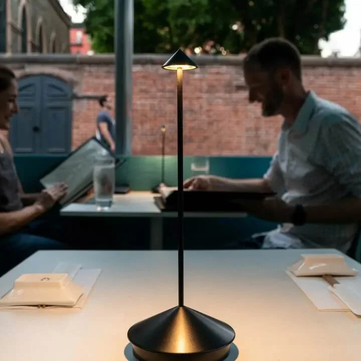 DartGlow I LED Minimalistische Drahtlose Tischlampe