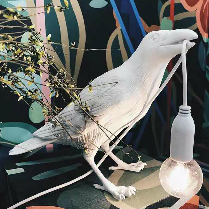 AvianGlow - Künstlerische Tischlampe aus Harz für das Schlafzimmer