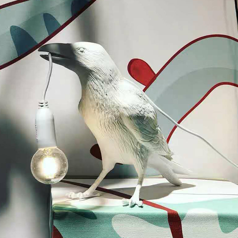 AvianGlow - Künstlerische Tischlampe aus Harz für das Schlafzimmer
