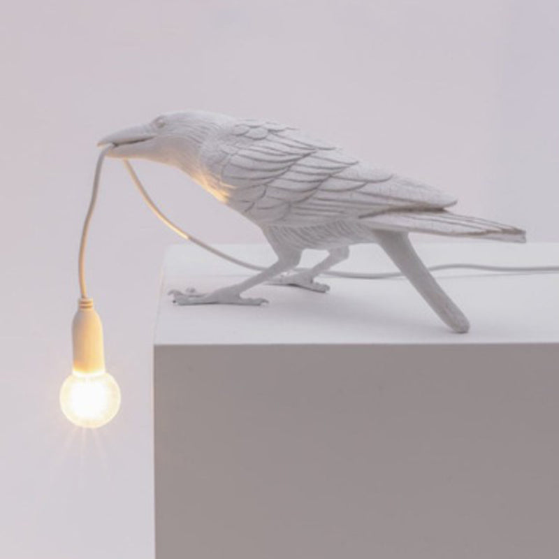 AvianGlow - Künstlerische Tischlampe aus Harz für das Schlafzimmer