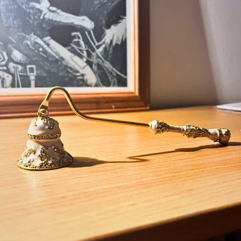 LumoBelle Kerzenlöscher Vintage-Stil Gold Finish für Innenräume