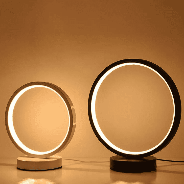 FleurHalo - Luxuriöse Beistelltischlampe mit Gold- und Weiß-Finish