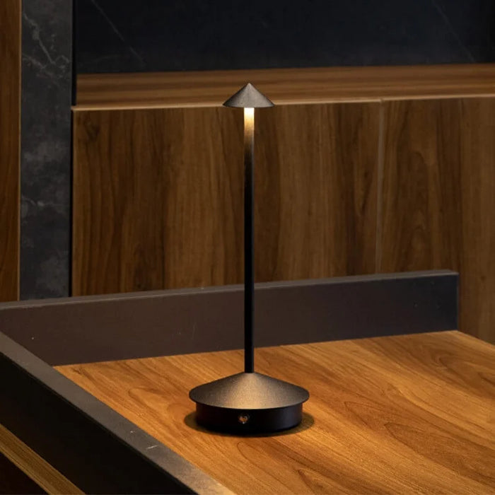 DartGlow I LED Minimalistische Drahtlose Tischlampe