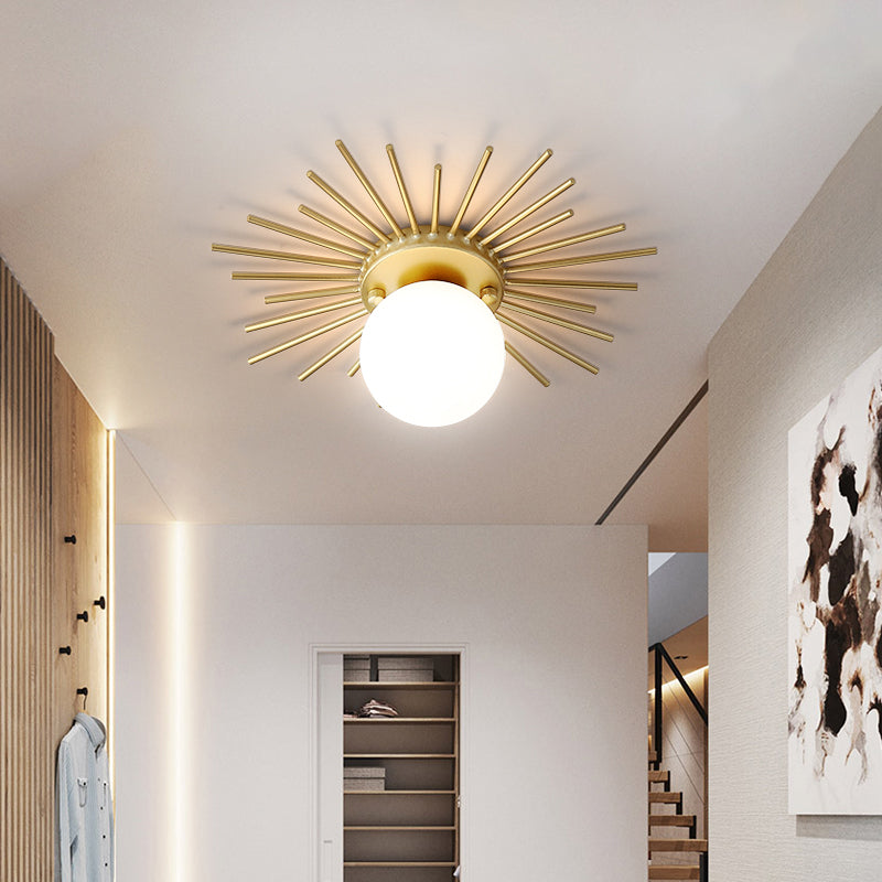 OpalGlint - Goldene Deckenleuchte mit mattiertem Glas
