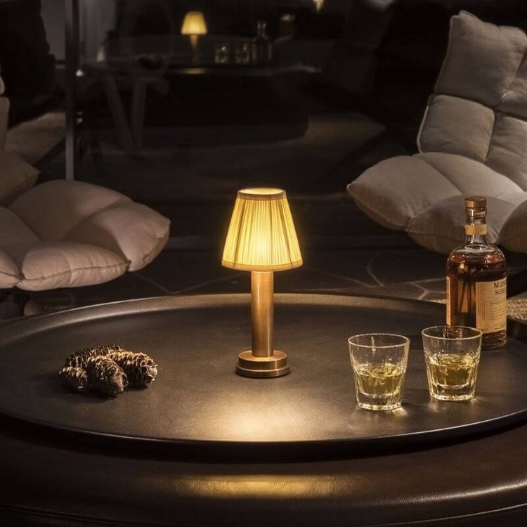 SoftAura - Premium LED-Tischlampe aus Stoff