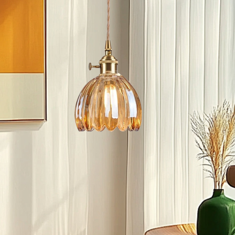 Retro Pendelleuchte mit Glasblumen und warmweißem LED-Licht