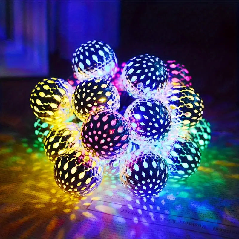 LumoMarrakesh Lichterkette Marokkanisch Metall Kugeln für Terrasse