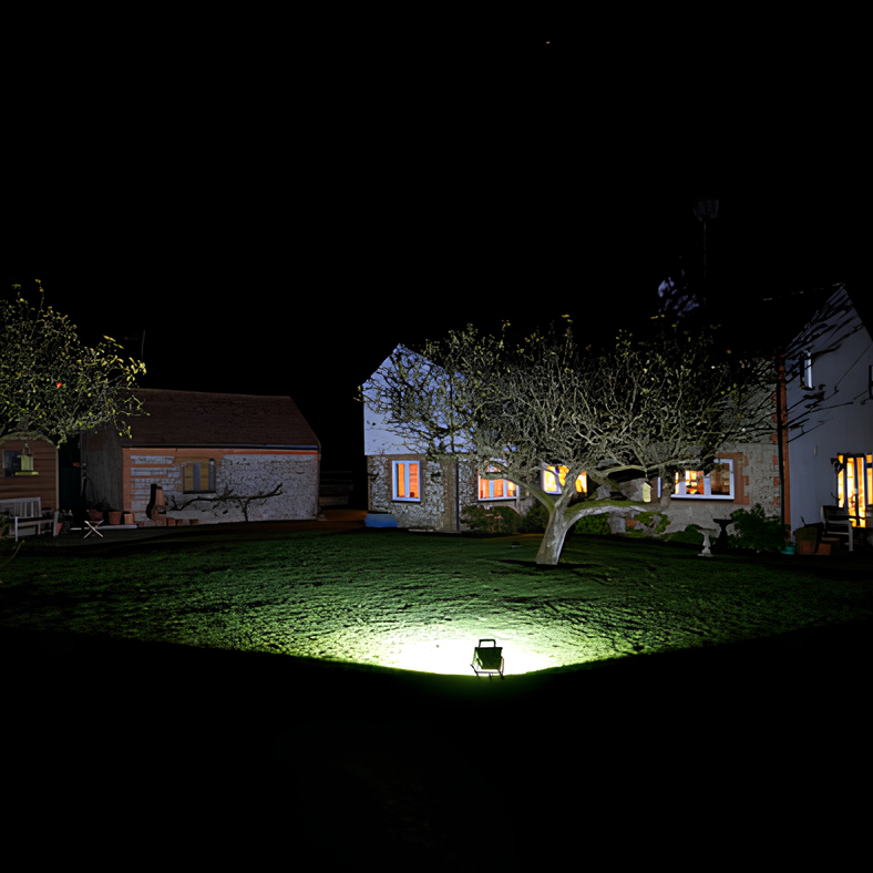 SolaRay LED Solarstrahler modern – extra hell für Einfahrt