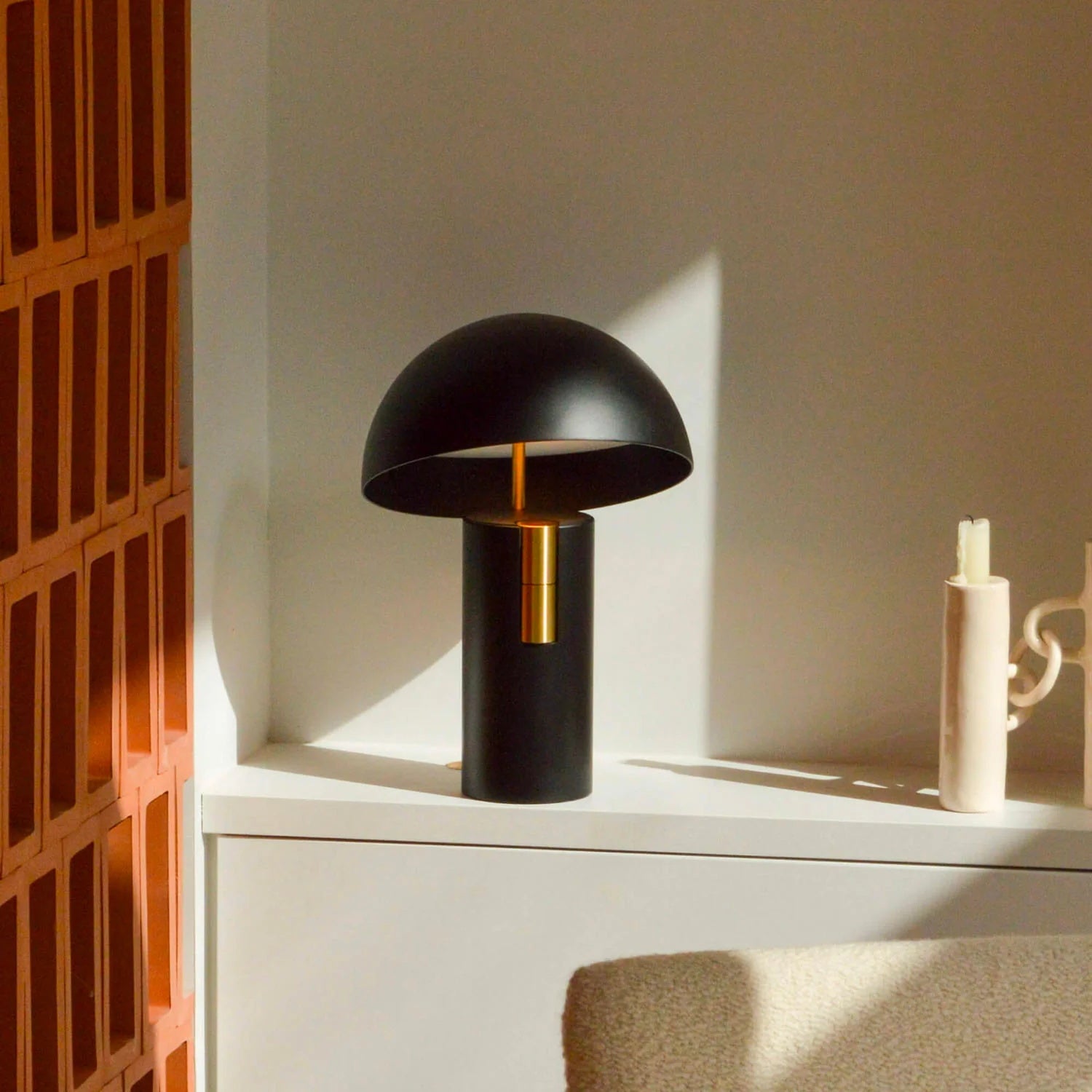 Avano Minimalistische Tischlampe – LED Weiß Perfekt für Wohnzimmer