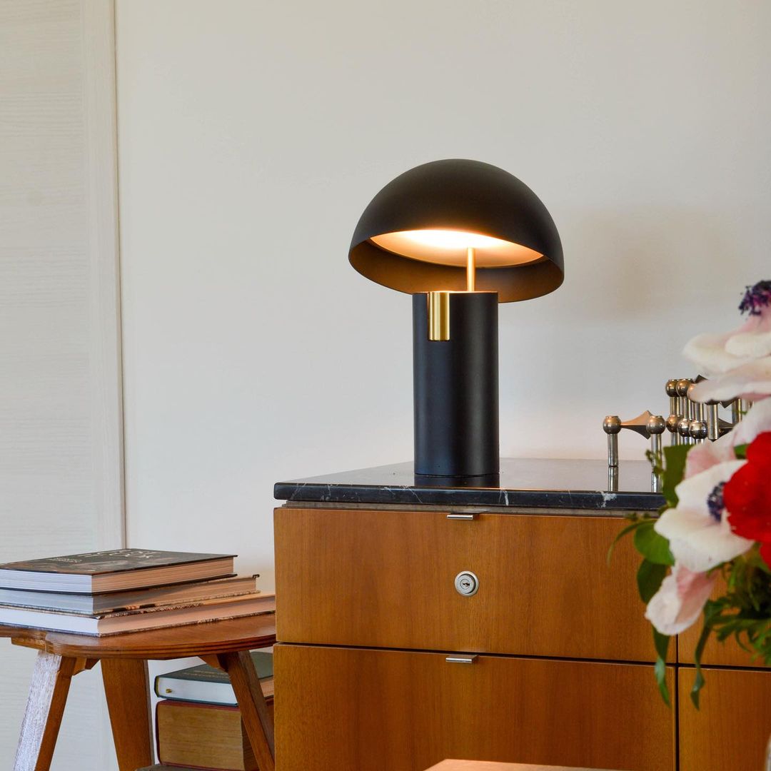 Avano Minimalistische Tischlampe – LED Weiß Perfekt für Wohnzimmer