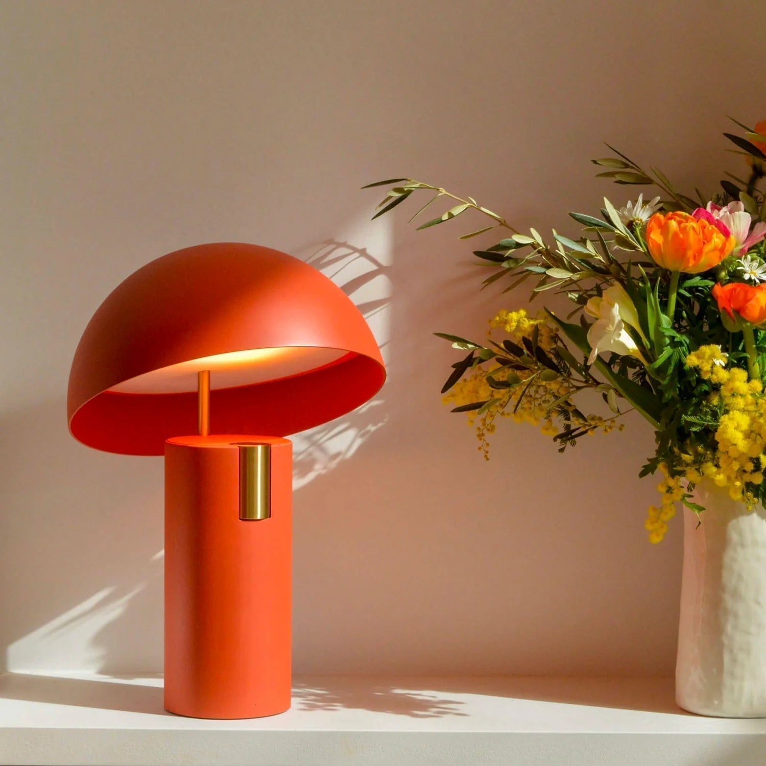 Avano Minimalistische Tischlampe – LED Weiß Perfekt für Wohnzimmer