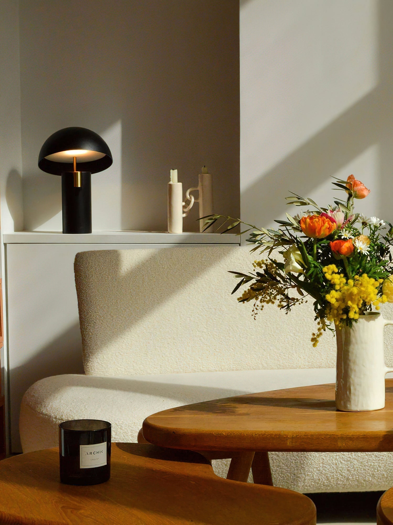 Avano Minimalistische Tischlampe – LED Weiß Perfekt für Wohnzimmer
