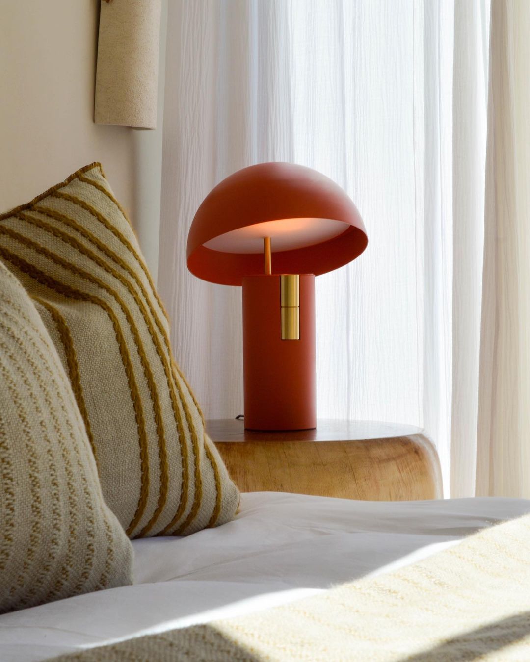 Avano Minimalistische Tischlampe – LED Weiß Perfekt für Wohnzimmer
