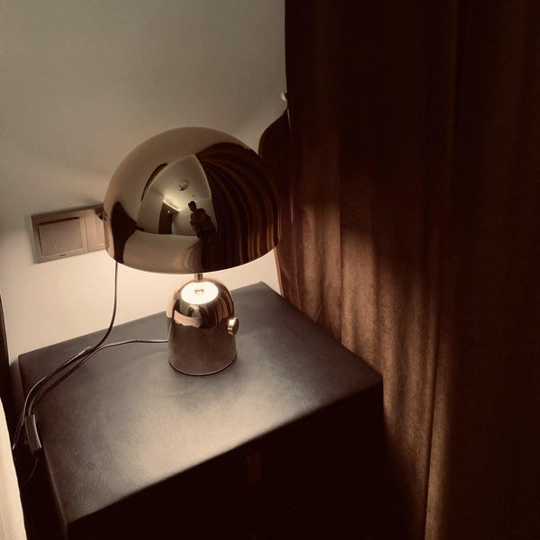 GlowAura Warmlicht Tischlampe Modern Glas Gold Wohnzimmer