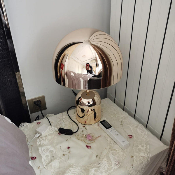 GlowAura Warmlicht Tischlampe Modern Glas Gold Wohnzimmer