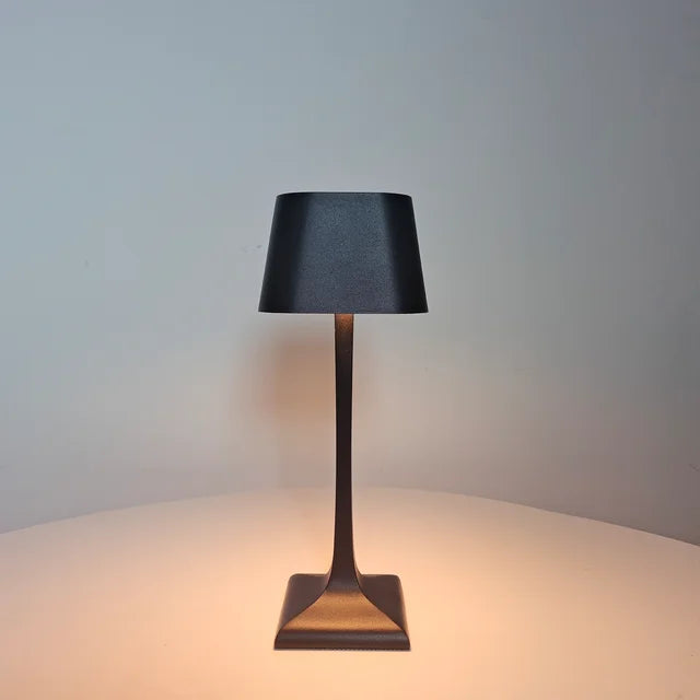 GlanzQuadro – Moderne LED-Tischlampe USB Schwarz Büro