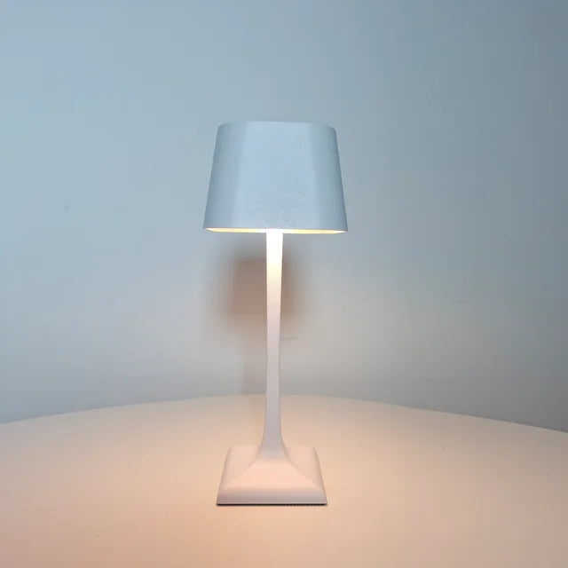 GlanzQuadro – Moderne LED-Tischlampe USB Schwarz Büro
