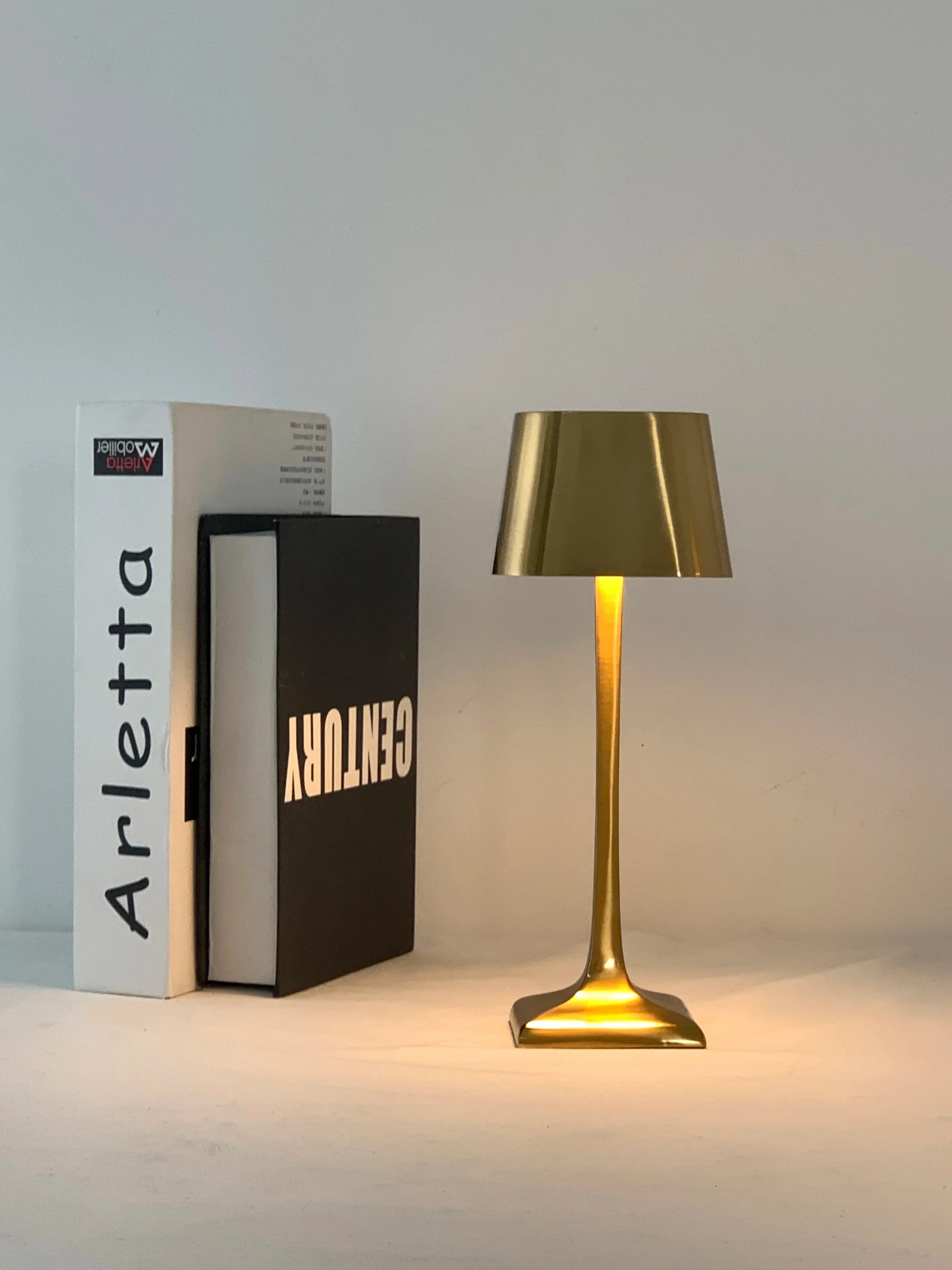 GlanzQuadro – Moderne LED-Tischlampe USB Schwarz Büro