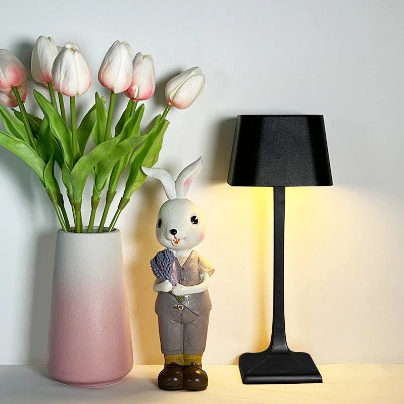 GlanzQuadro – Moderne LED-Tischlampe USB Schwarz Büro