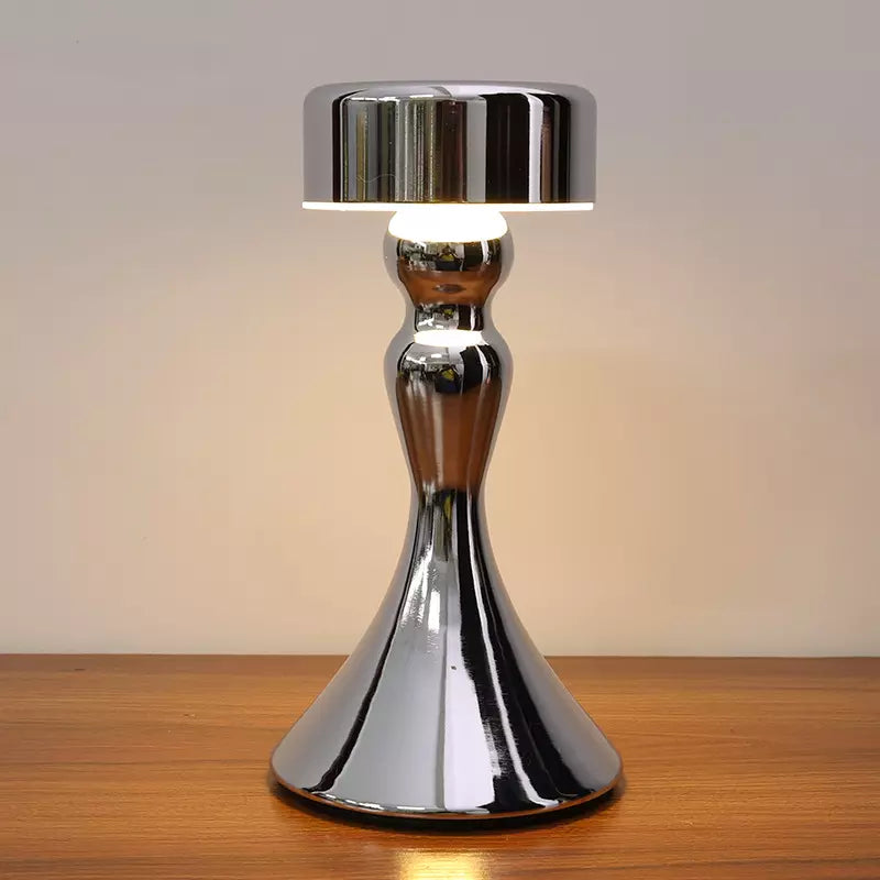 GoldenGlow - Luxuriöse kabellose Tischlampe mit Ladefunktion