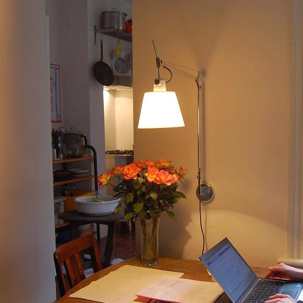 VarioLux LED-Wandleuchte – Dimmbar & Schwenkbar in Silber für Schlafzimmer & Büro
