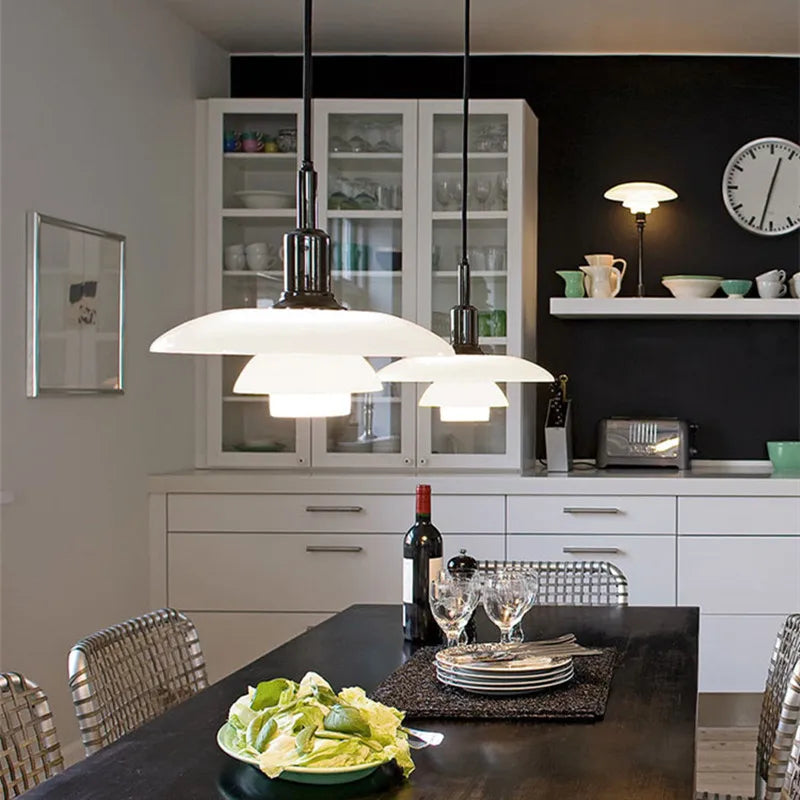 ChromeGlow - Luxuriöse Pendelleuchte mit Chrom-Finish und eleganter Kugelform