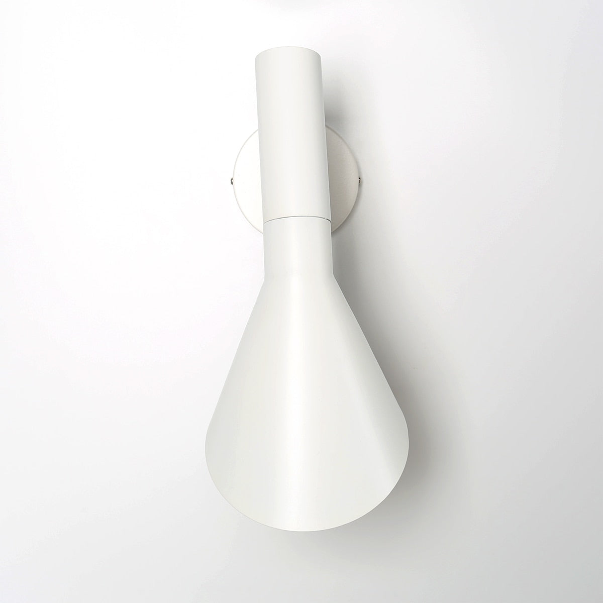 NexaSpin – Flexible LED-Wandleuchte für moderne Interieurs