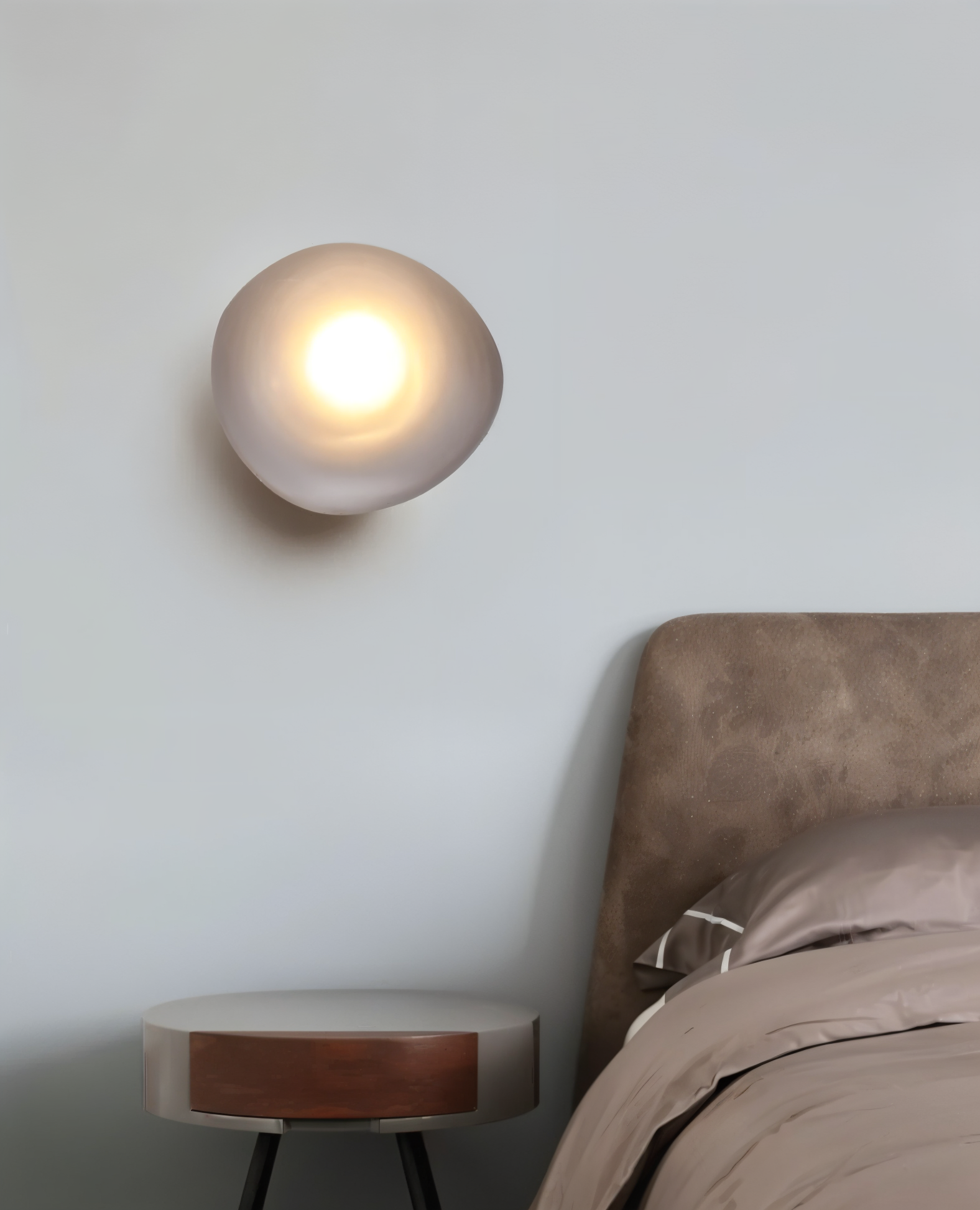Glanzlicht - Minimalistische LED-Wandleuchte aus Glas