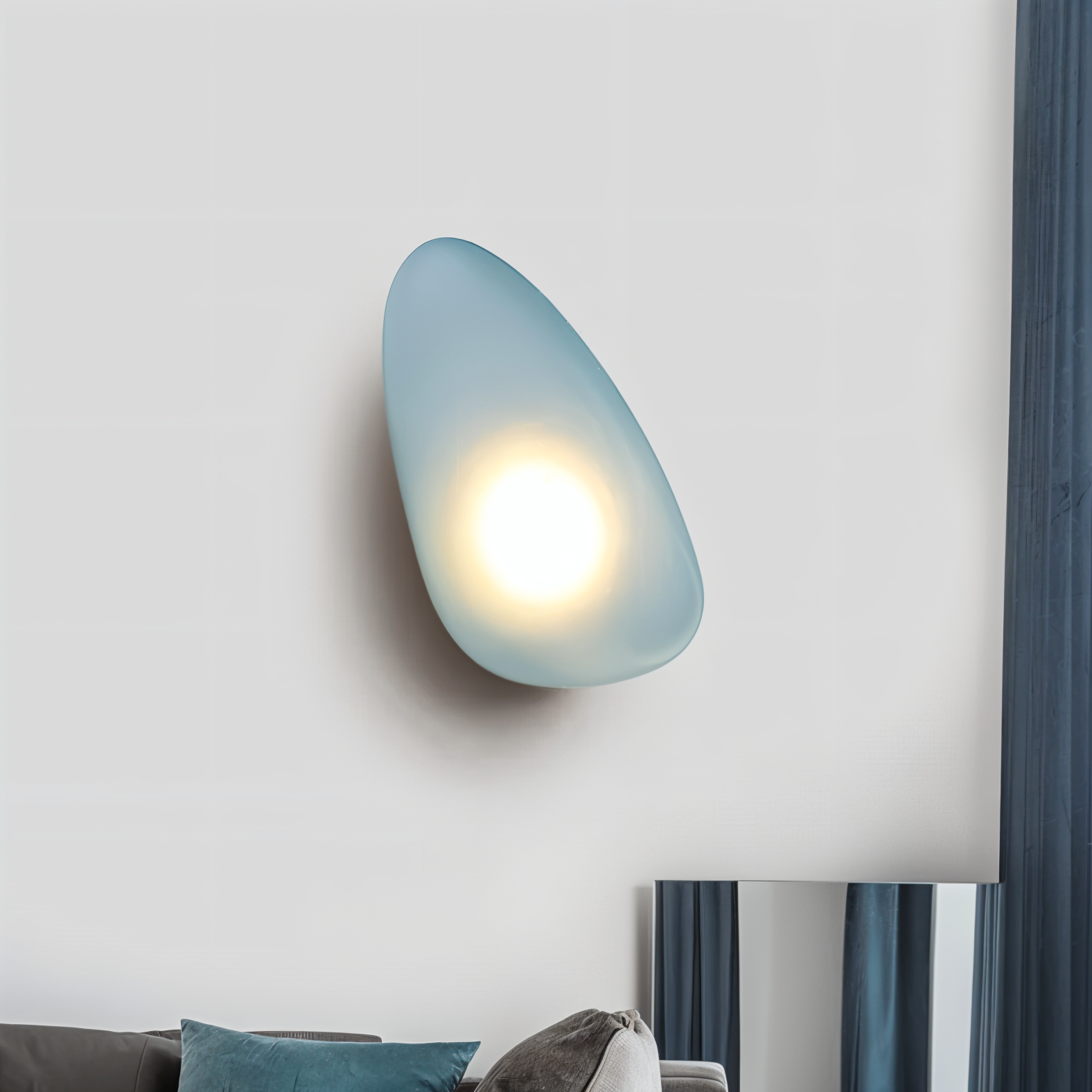 Glanzlicht - Minimalistische LED-Wandleuchte aus Glas