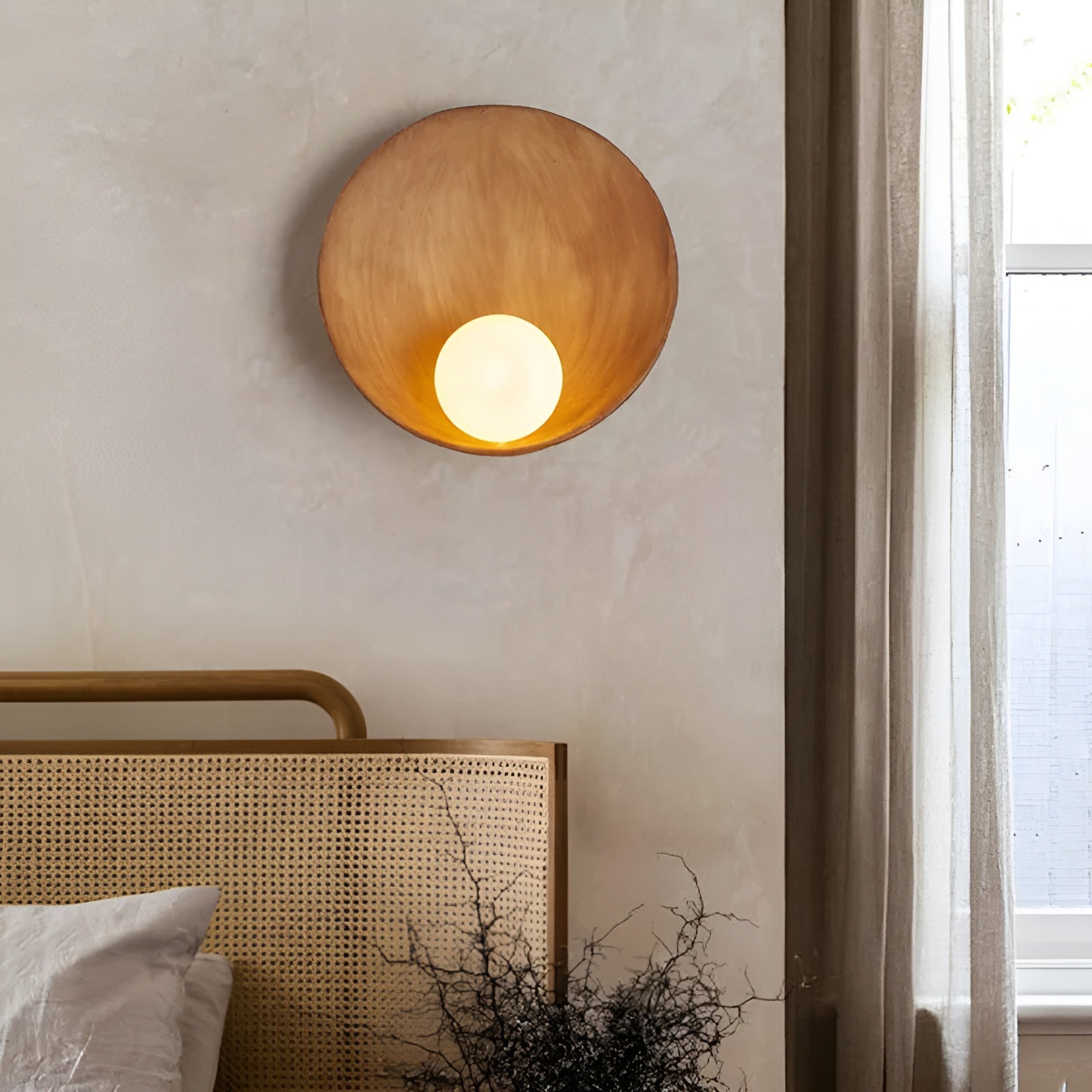 SereneGlow – Weiße Wabi-Sabi LED-Wandleuchte