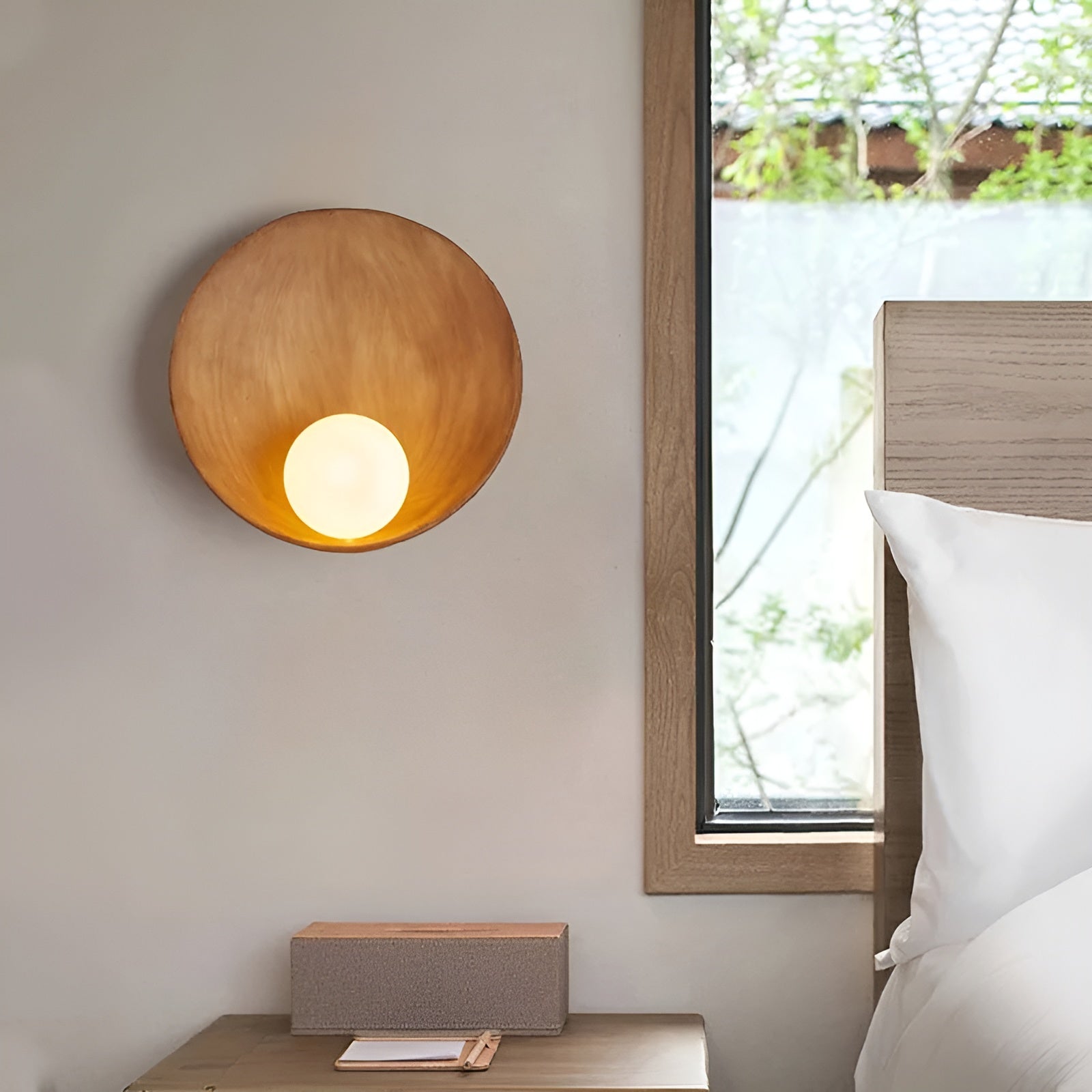 SereneGlow – Weiße Wabi-Sabi LED-Wandleuchte
