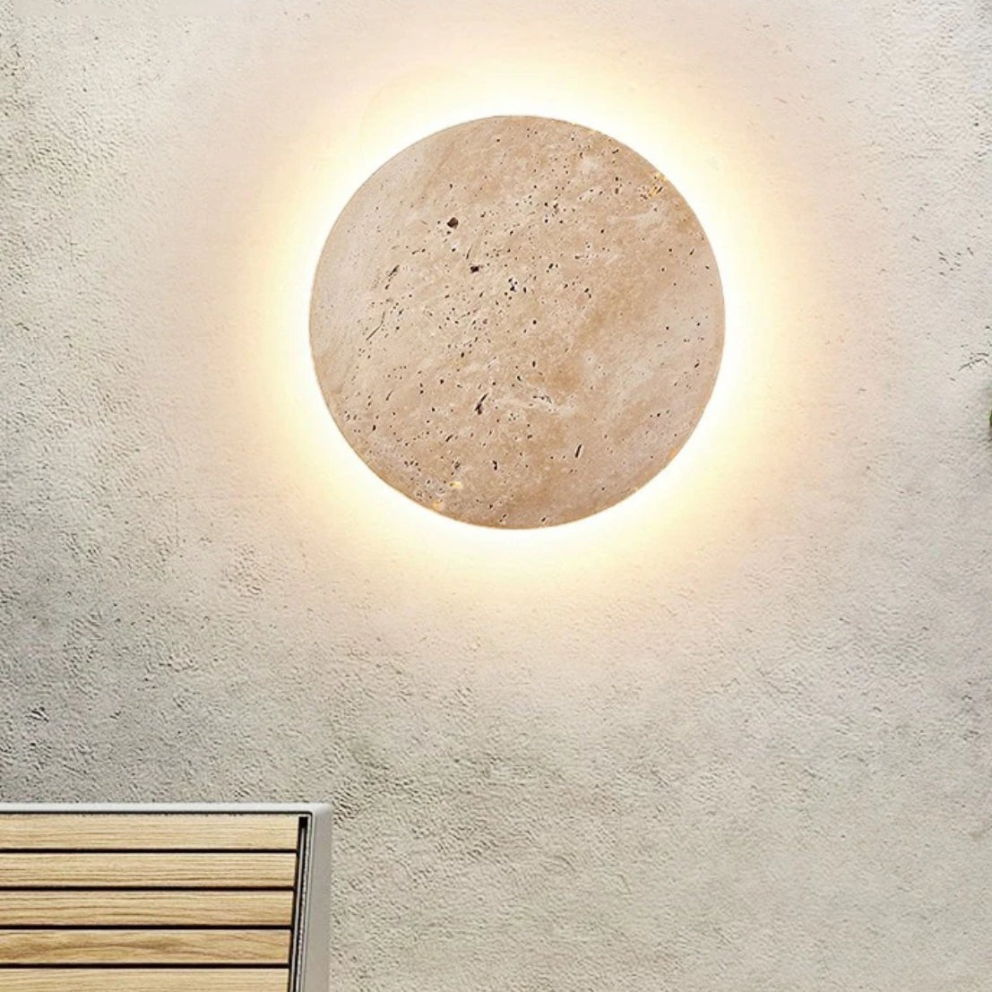 SerenGlow - Minimalistische Wandleuchte aus Travertin