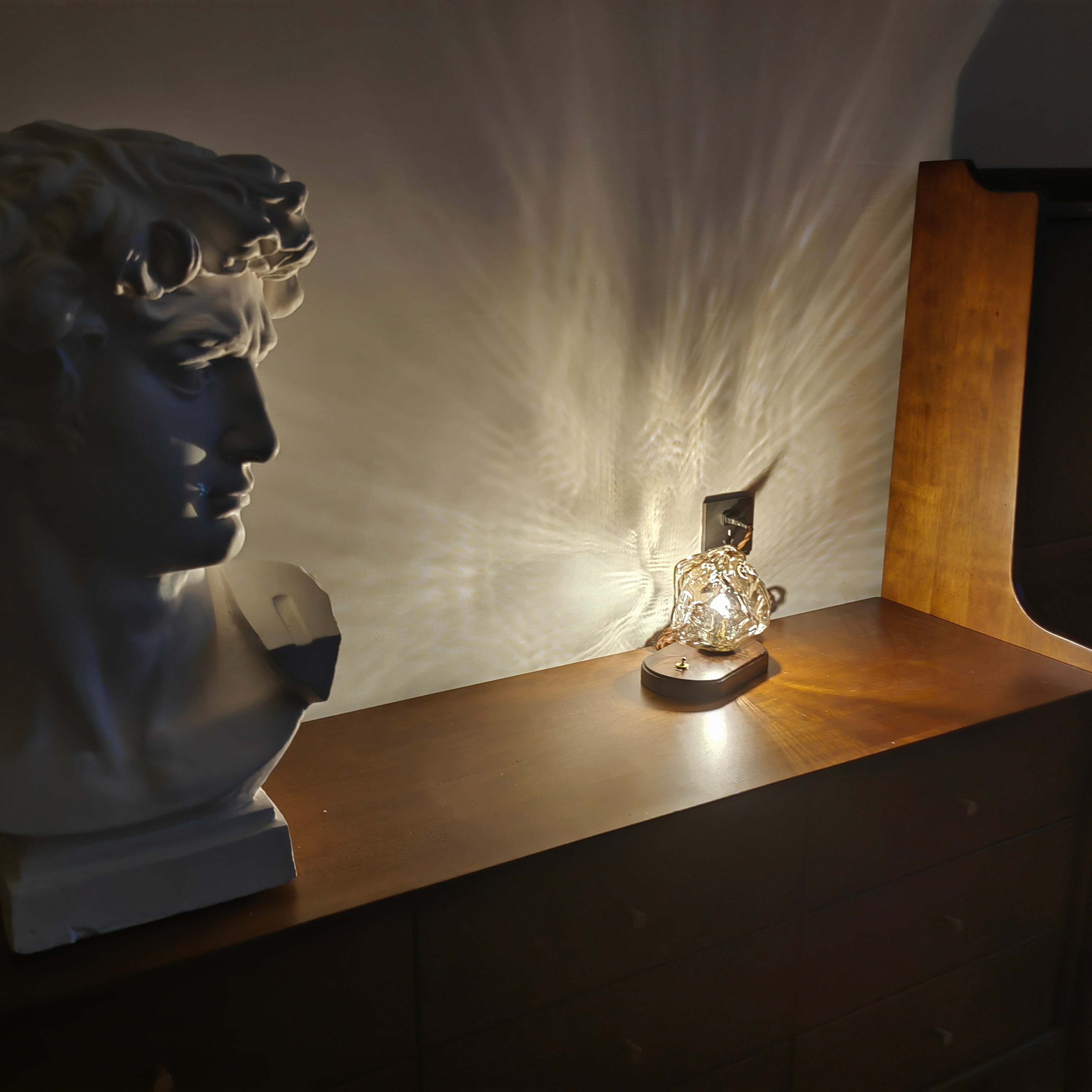 FrostGlow Vintage Glas-Tischlampe – Warmlicht Weiß fürs Wohnzimmer