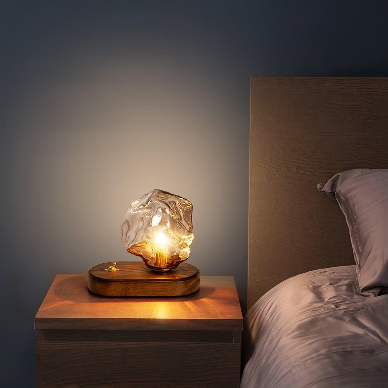 GlasAura – Edle Tischlampe aus satiniertem Glas für Wohnzimmer