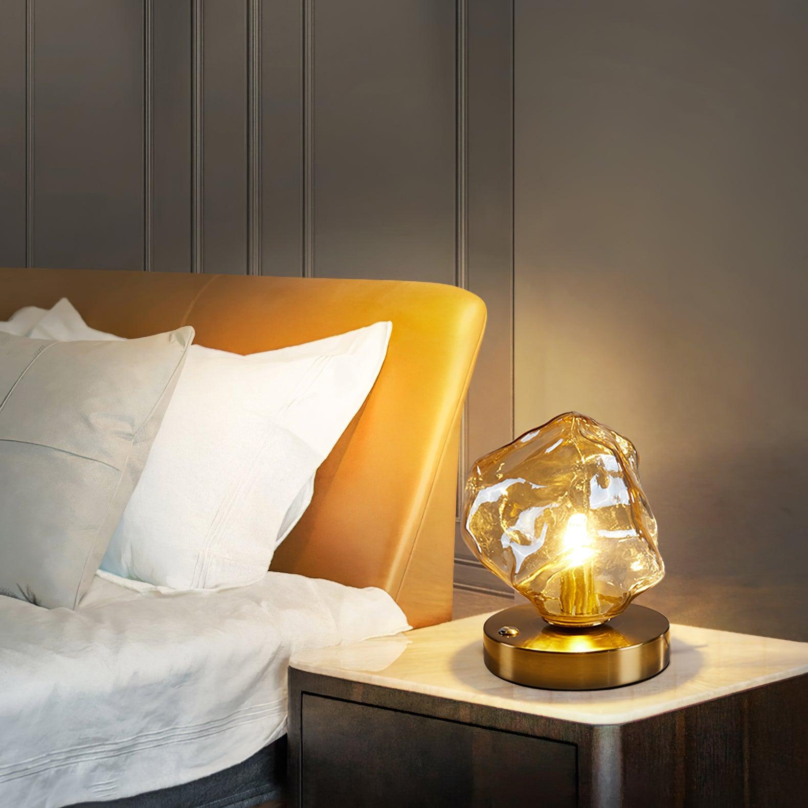 GlasAura – Edle Tischlampe aus satiniertem Glas für Wohnzimmer