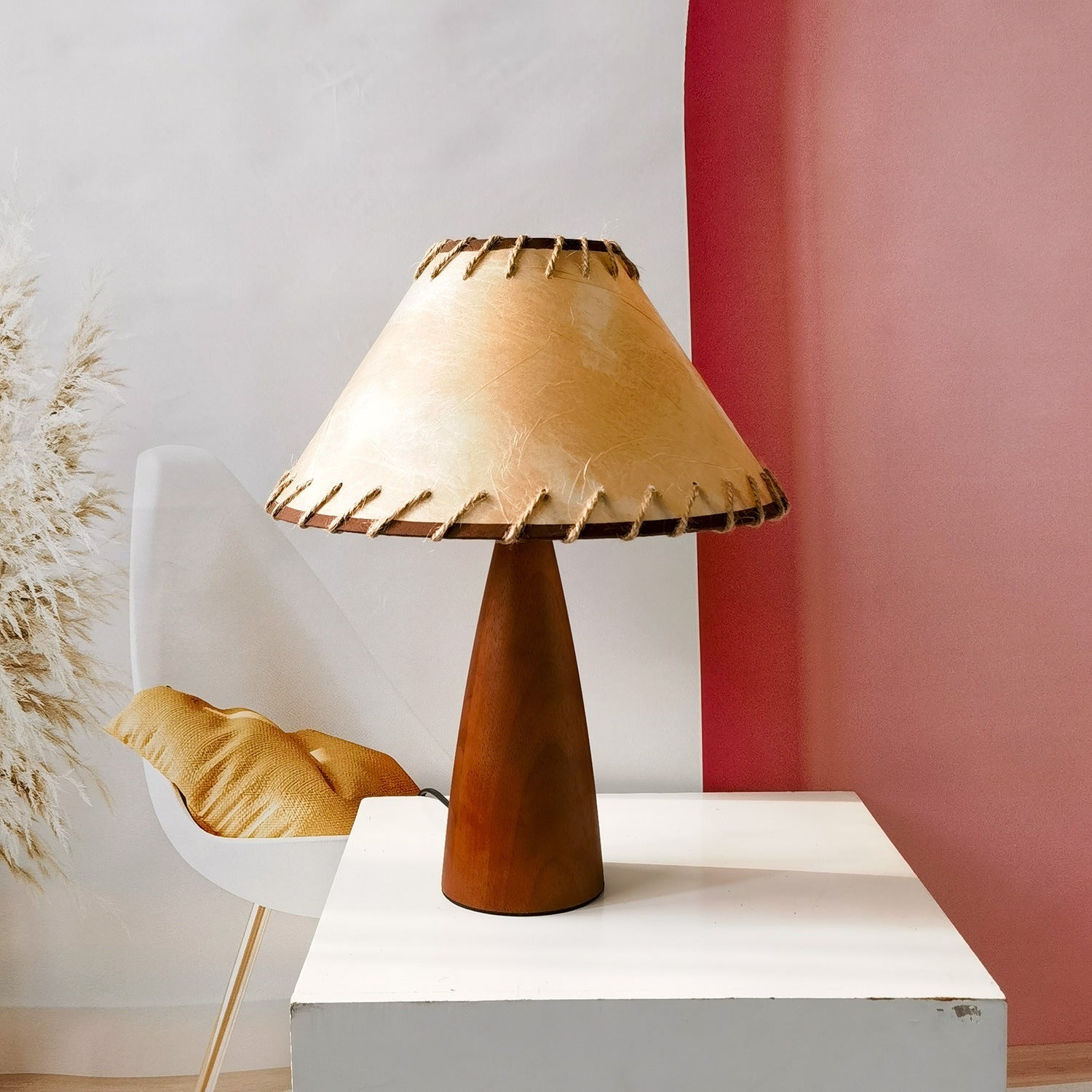 Ligno Massivholz Tischlampe im Vintage Stil – Natur Finish Wohnzimmer